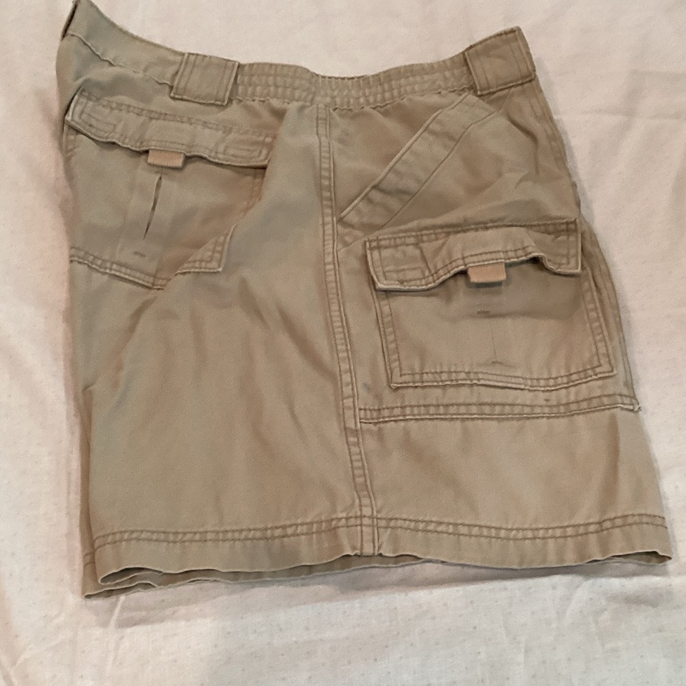 St. John Collection Tan Cargo Shorts. F